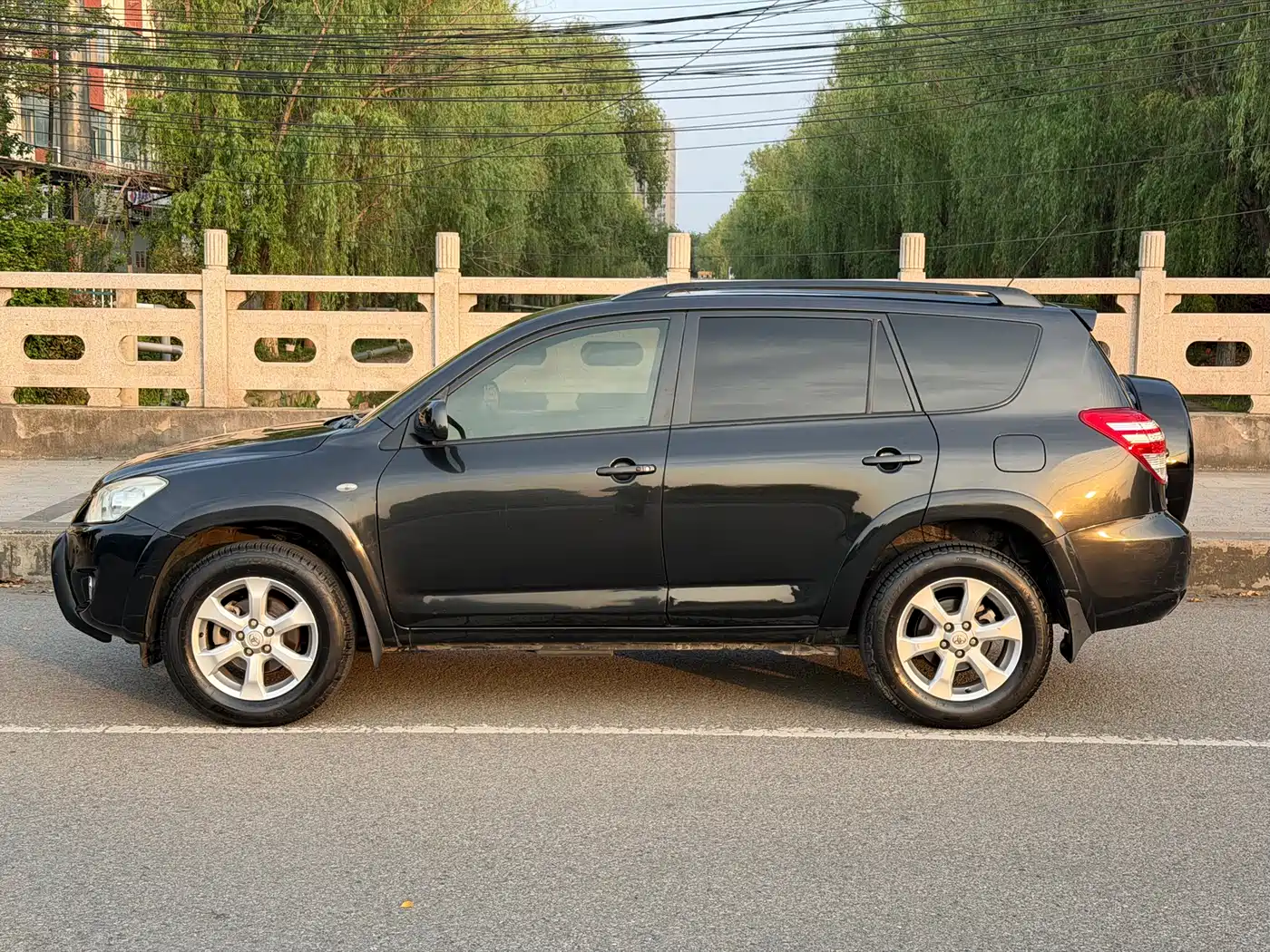 Toyota RAV4 Rongfang 2010 2.4L Automatic Luxury Upgrade Edition фото 3