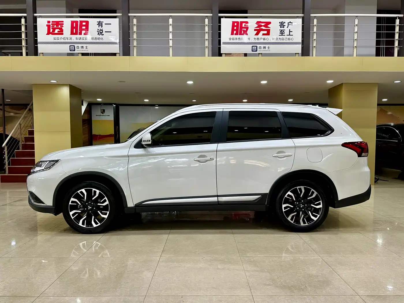 MITSUBISHI OUTLANDER