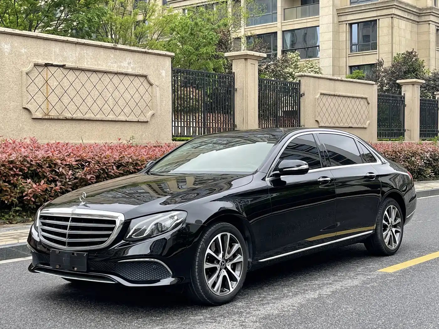 Mercedes-Benz E-Class 2016 E 300 L Fashion Type