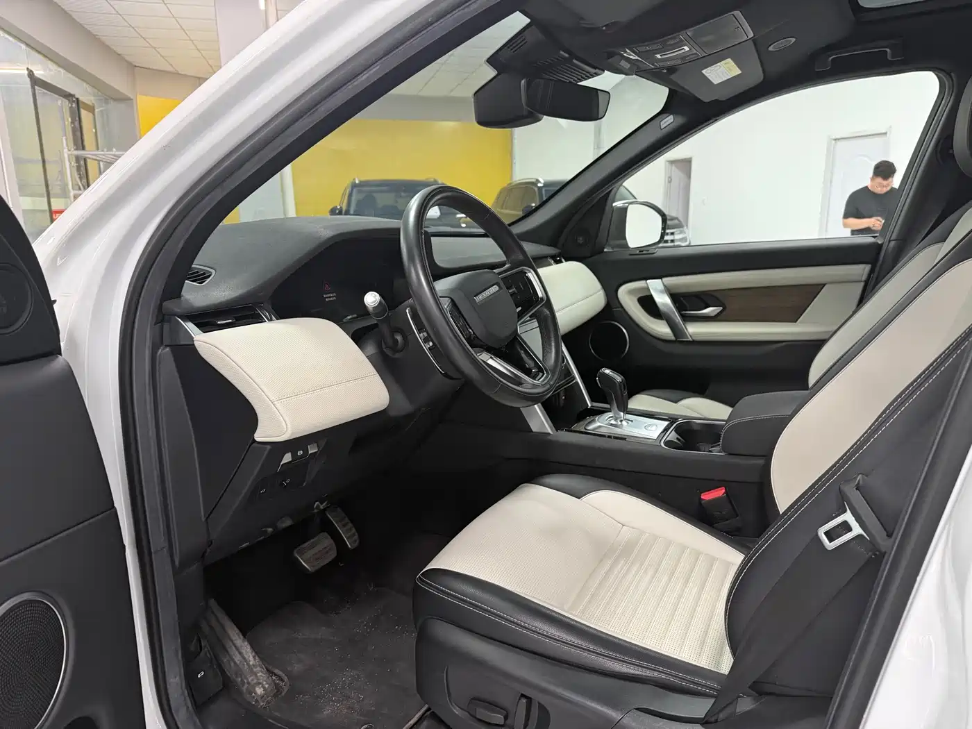 Land Rover Discovery Sport 2023 249PS R-Dynamic S Performance Version фото 4