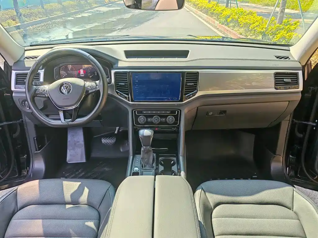 Volkswagen Teramont 2020 330TSI 2WD Luxury China VI фото 6