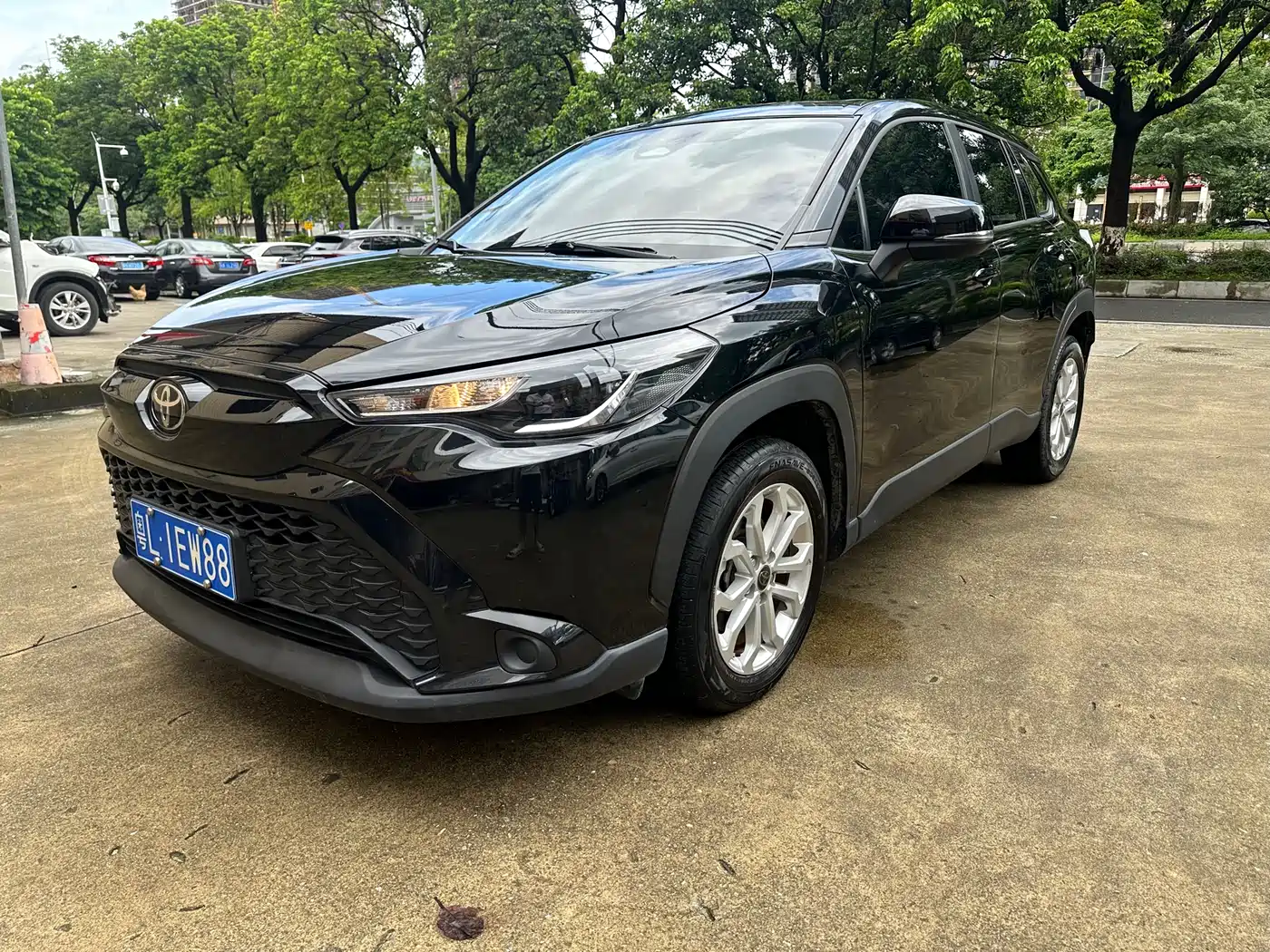 Toyota Frontlander 2023 2.0L CVT Leading Edition