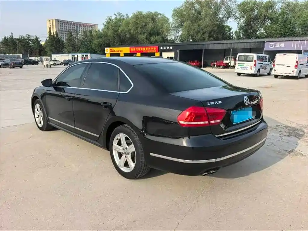 Volkswagen Passat 2014 1.8TSI DSG Executive Edition фото 9