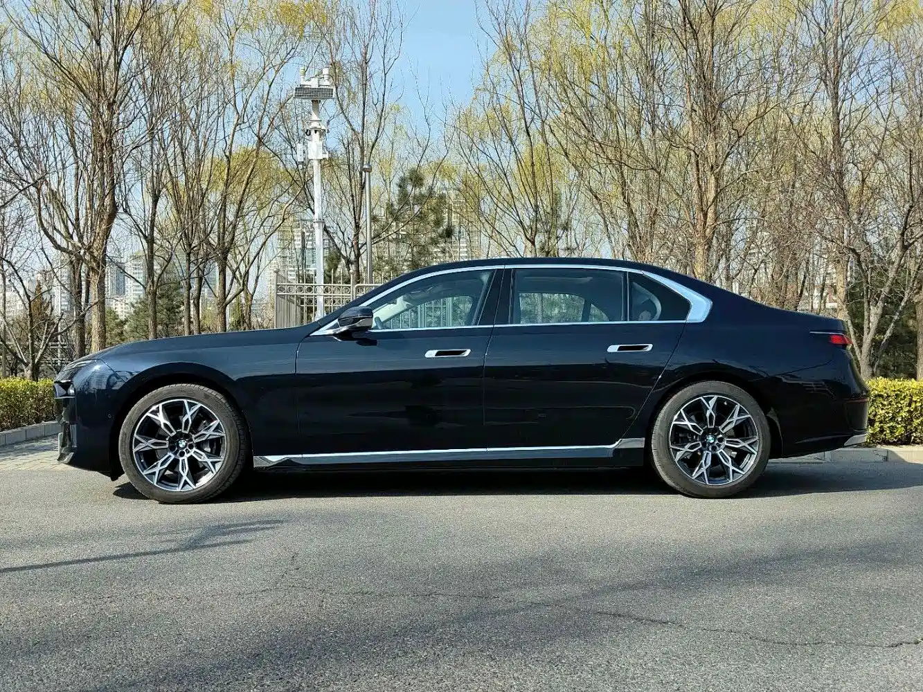 BMW 7 Series 2023 Model 735Li Luxury Package фото 4