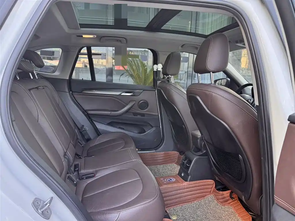 BMW X1 2018 xDrive20Li Premium Model фото 7