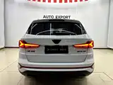 Photo 5 - Jetta VS7