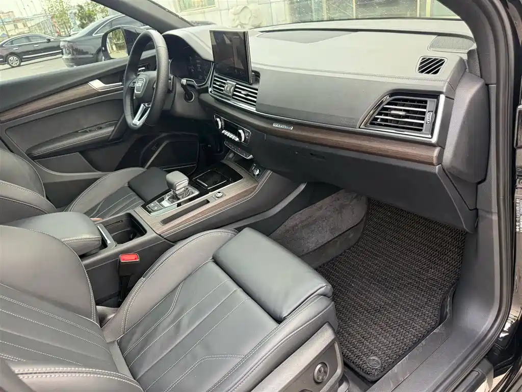 Audi Q5L 2025 45th Anniversary Edition 45 TFSI Premium Sport фото 7