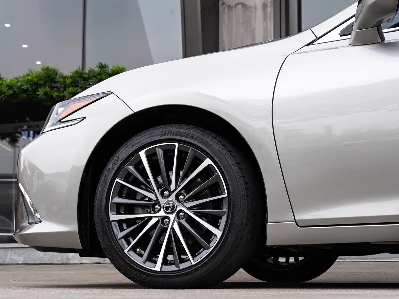 Lexus ES 2022 300h Ultimate Edition фото 8