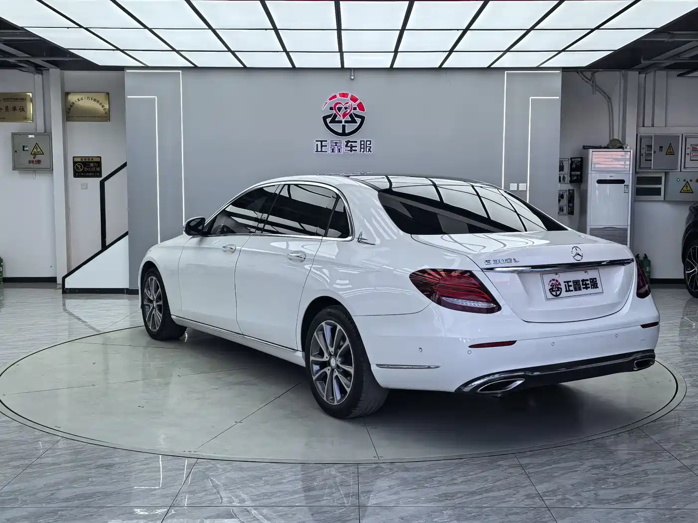 Mercedes-Benz E-Class 2016 E 300 L Fashion Type фото 13