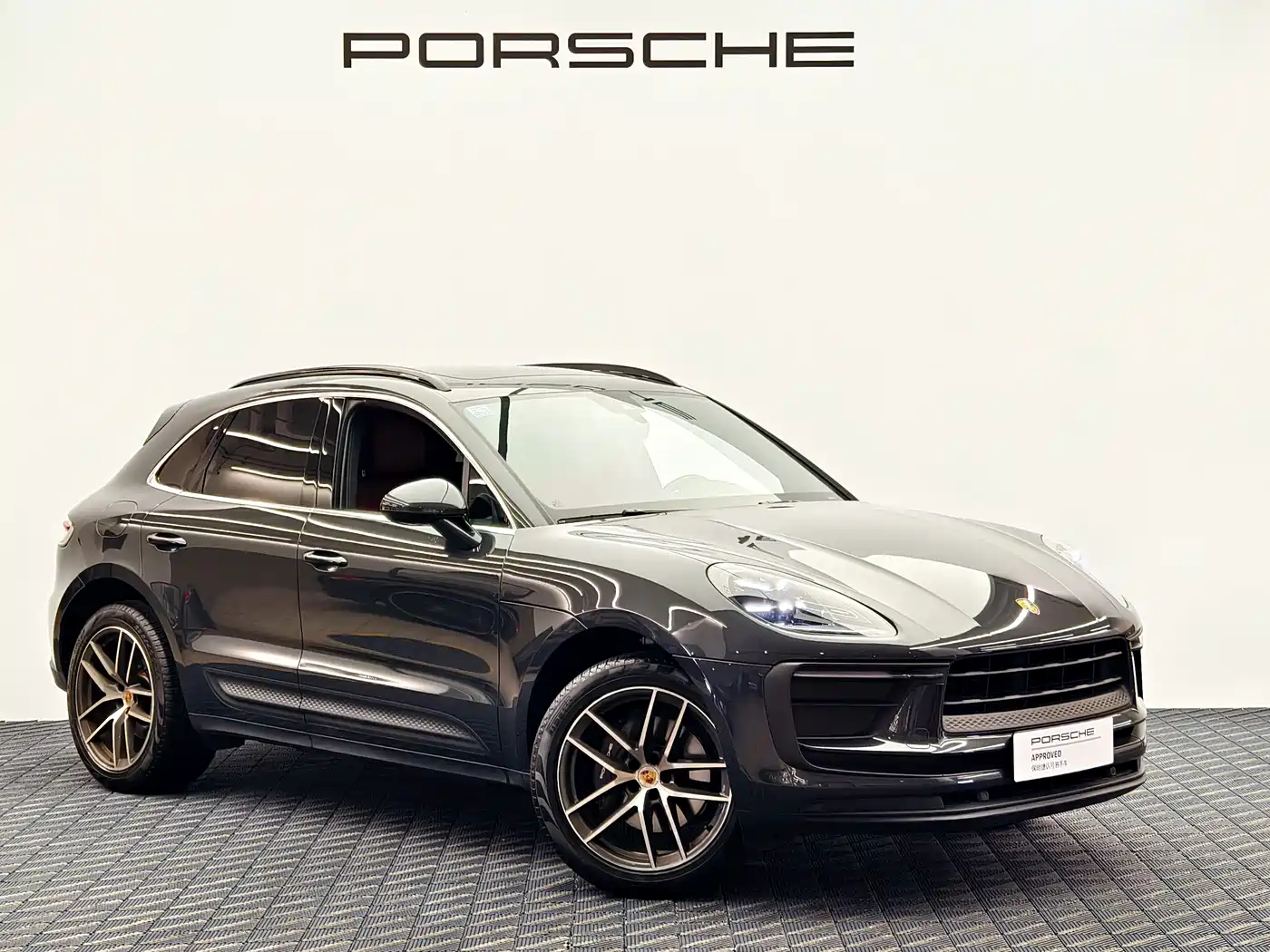 Photo 3 - Porsche Macan