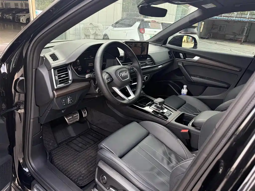 Audi Q5L 2025 45th Anniversary Edition 45 TFSI Premium Sport фото 5