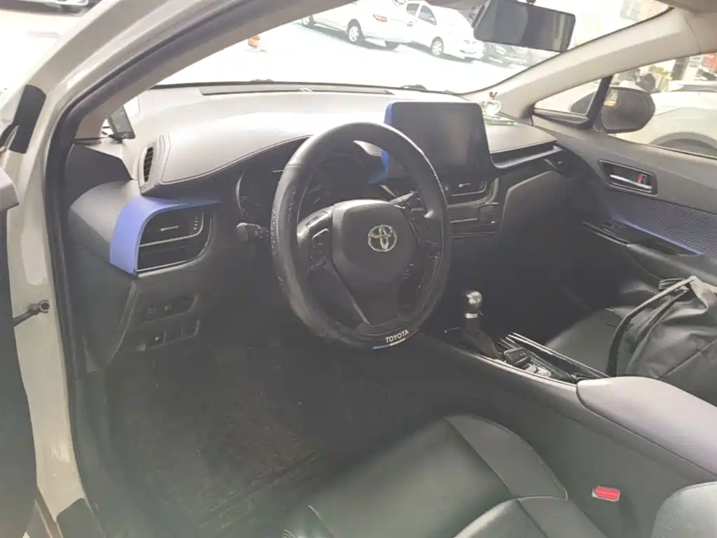 Toyota C-HR 2020 Model 2.0L Leading фото 16