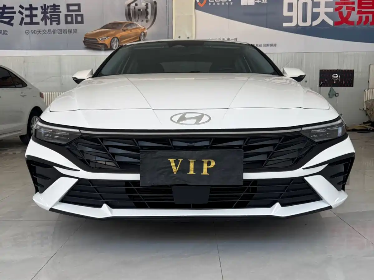 Hyundai Elantra 2023 Model 1.5L CVT LUX Premium Edition фото 2
