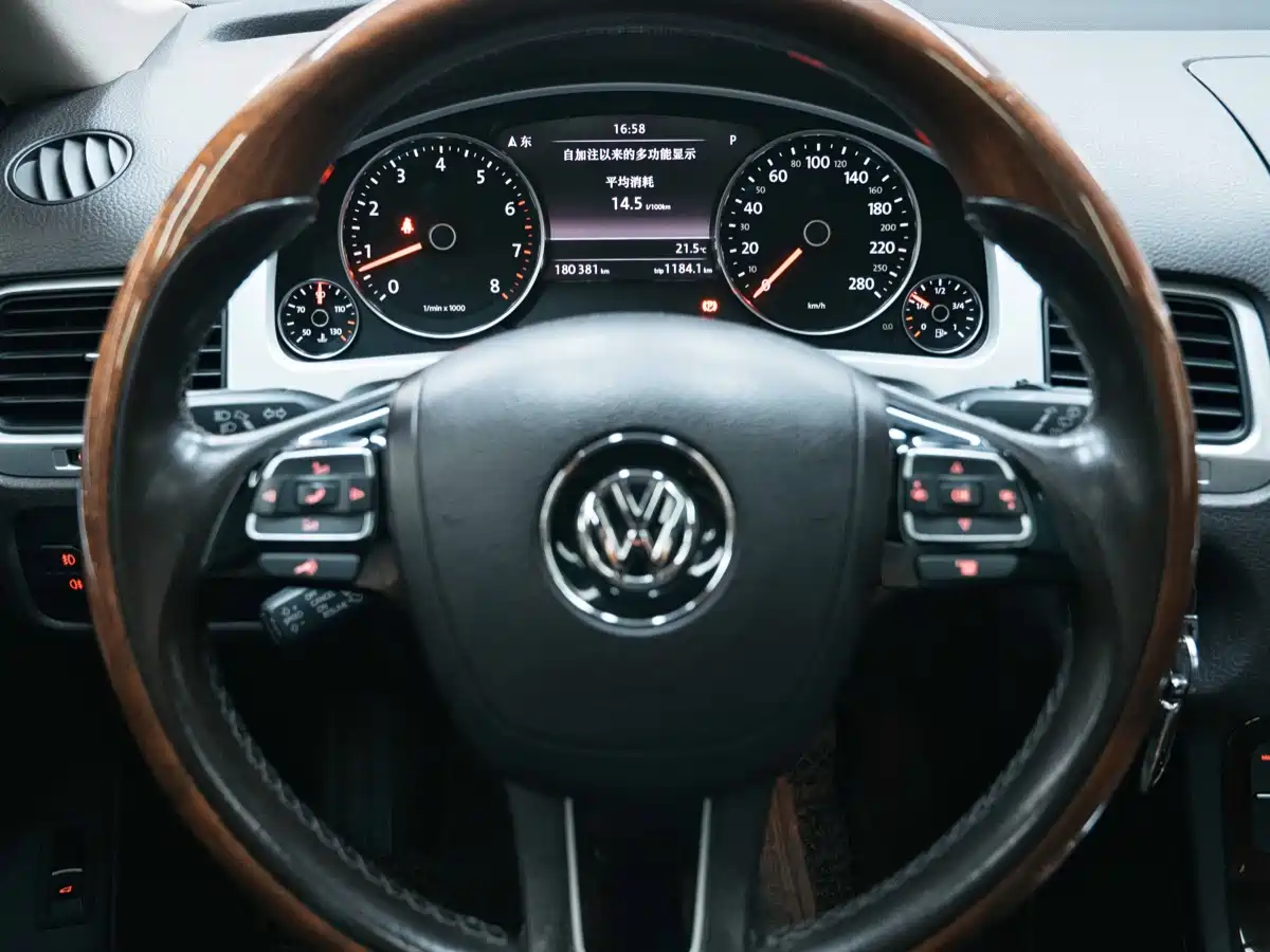 Volkswagen Touareg 2014 3.0TSI New Edge Edition фото 13
