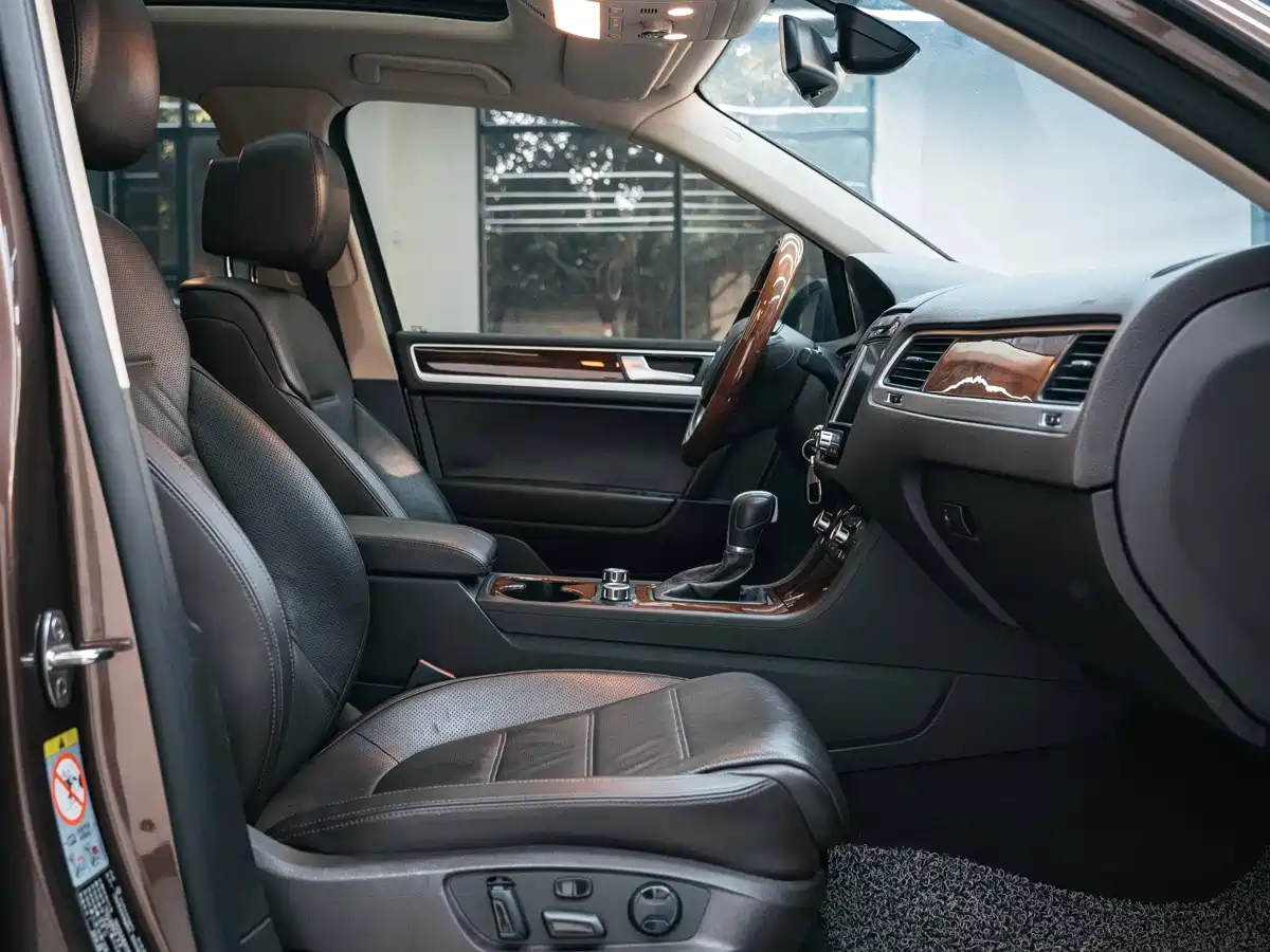 Volkswagen Touareg 2014 3.0TSI New Edge Edition фото 11