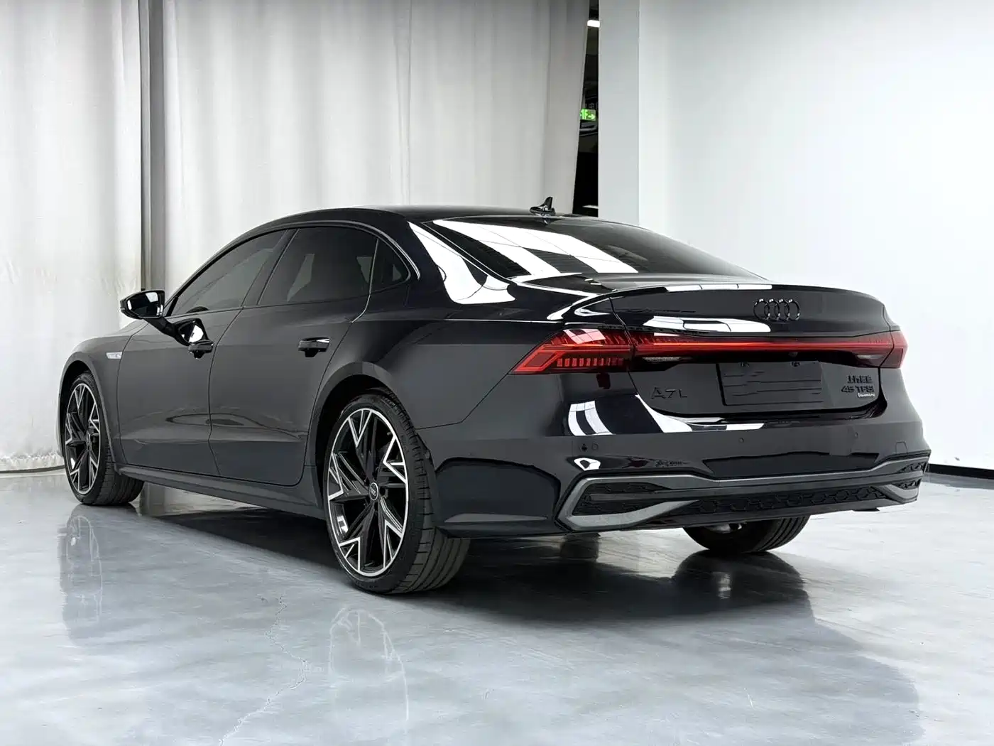 Audi A7L 2024 45 TFSI quattro S-line Black Warrior Edition фото 7