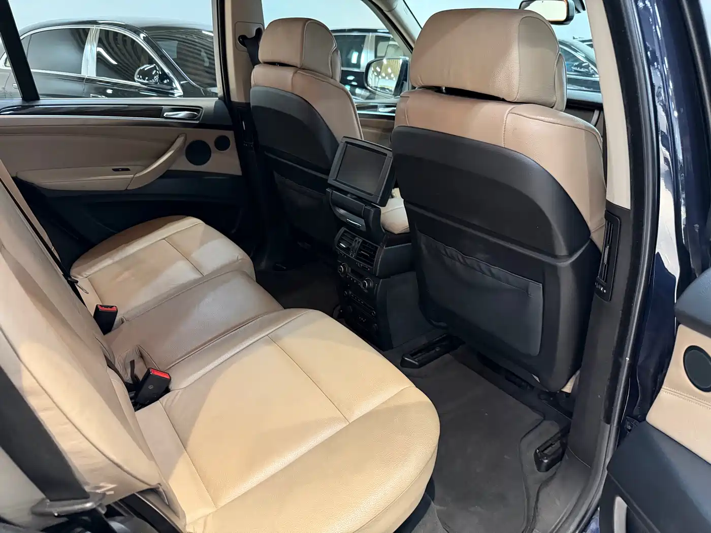 BMW X5 (Import) 2008 Model xDrive48i Luxury Type фото 16