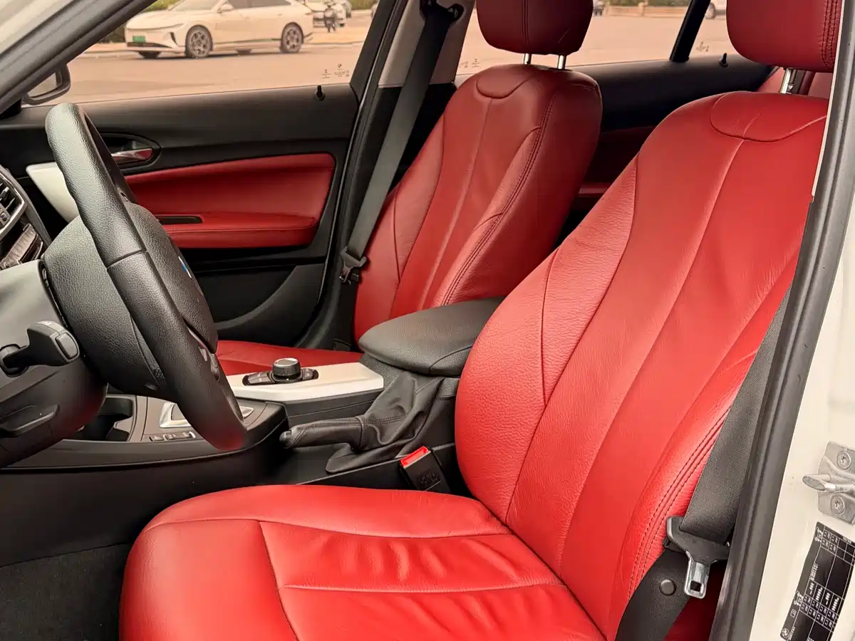 BMW 1 Series (Import) 2015 120i Leading фото 4