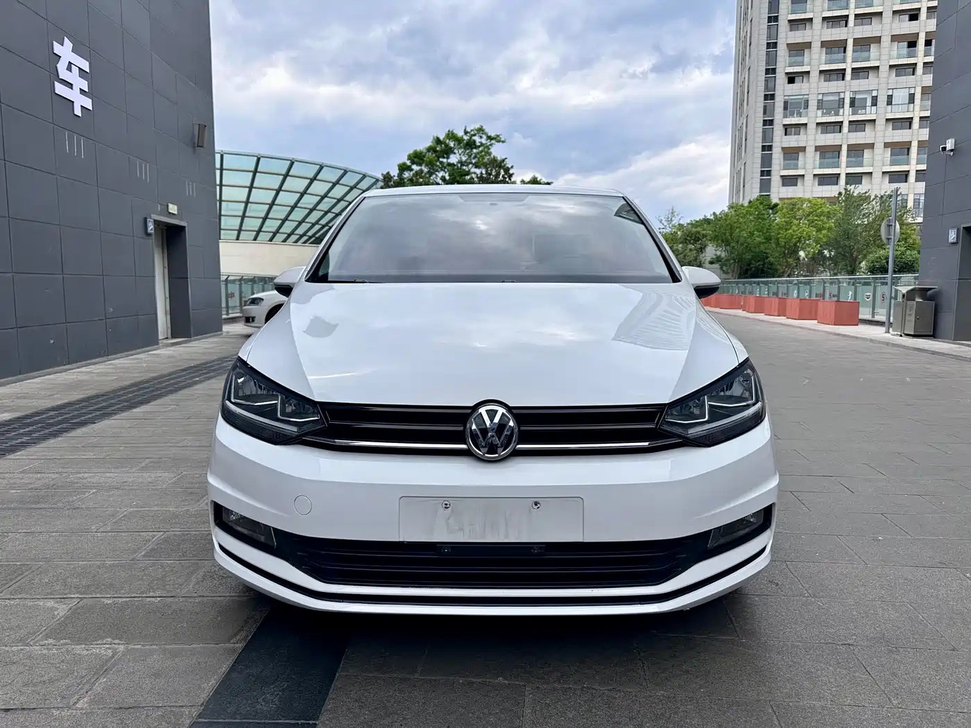 Volkswagen Touran 2018 Touran L 280TSI DSG Trendline 7-seater China V фото 2