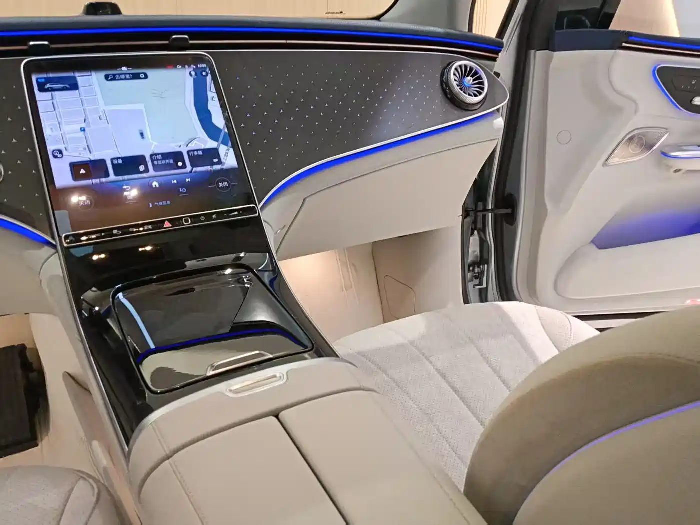 MERCEDES-BENZ EQE SUV