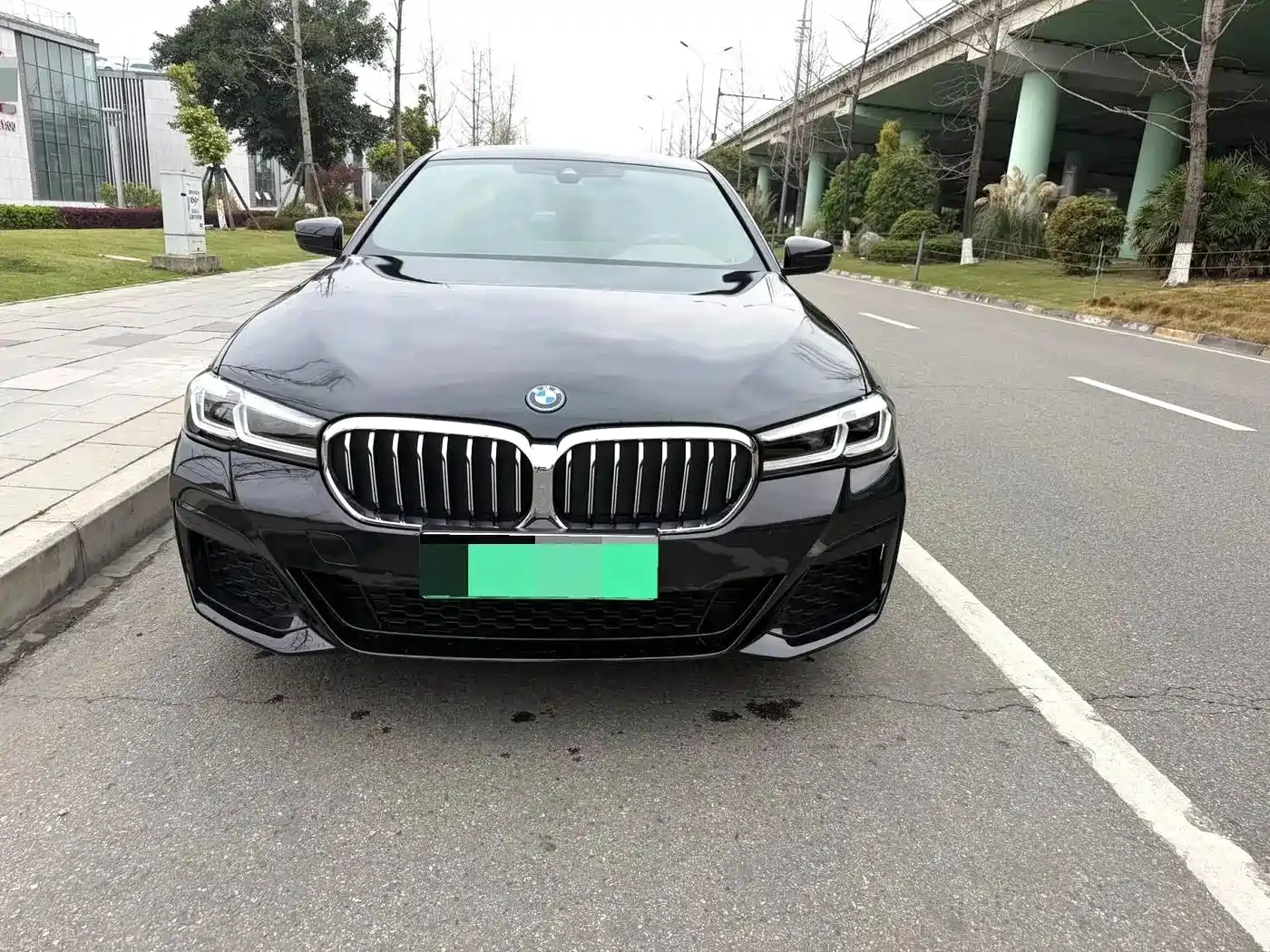 BMW 5 Series New Energy 2022 535Le M Sport Package фото 2