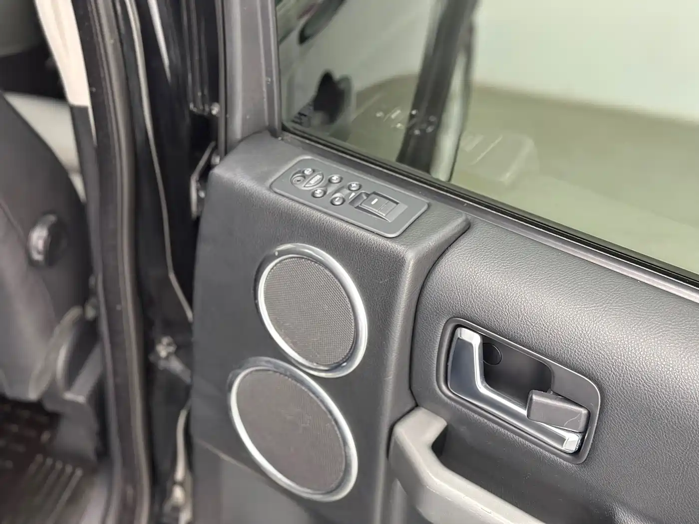Land Rover Discovery 2005 Model 4.4 V8 HSE фото 34