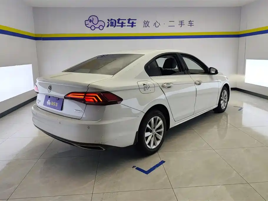 Volkswagen Bora 2019 Facelift 1.5L Automatic Elite China VI фото 3
