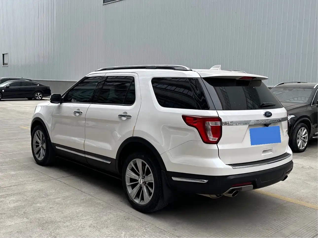 Ford Explorer (Import) 2018 2.3T Elite Edition фото 4