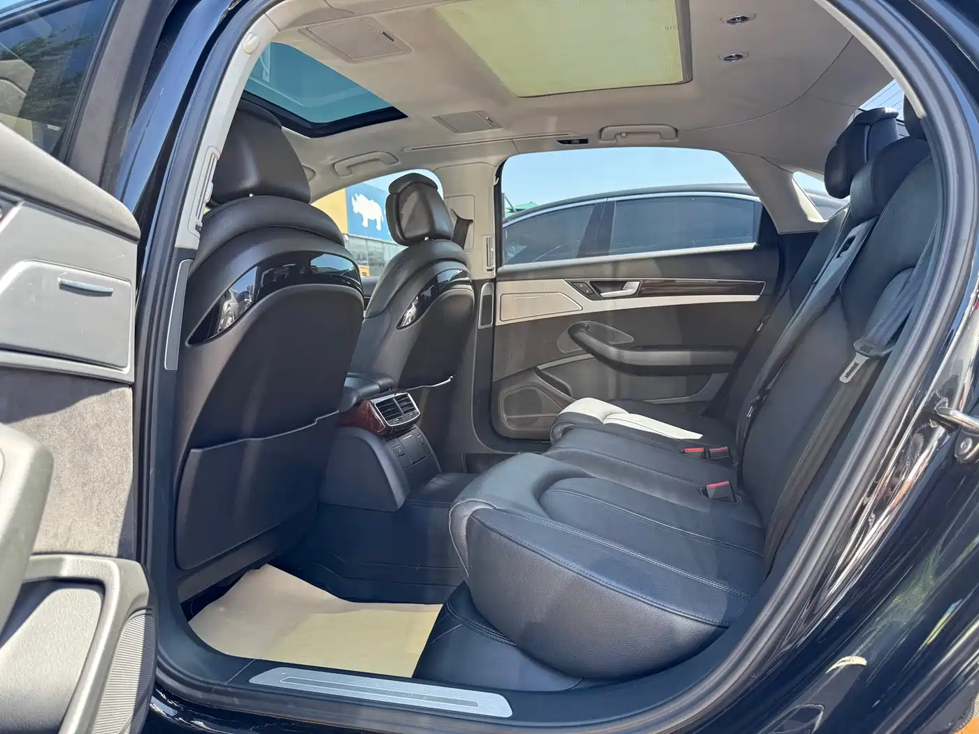 Audi A8 2011 A8L 3.0 TFSI quattro Comfort (213kW) фото 17