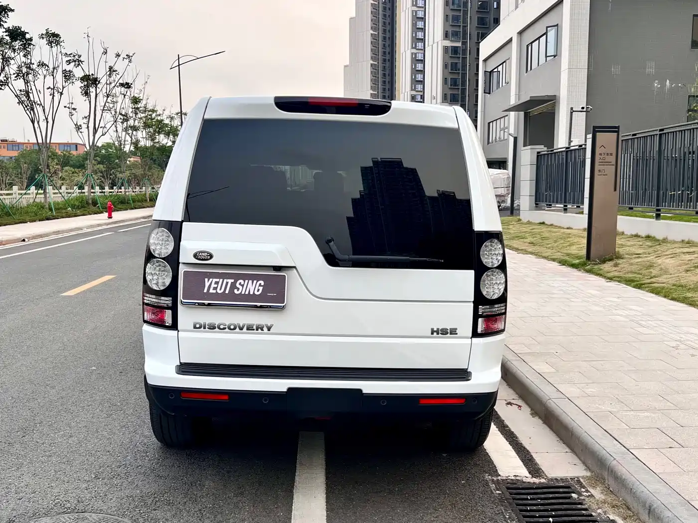 Land Rover Discovery 2014 3.0 SC V6 HSE фото 6
