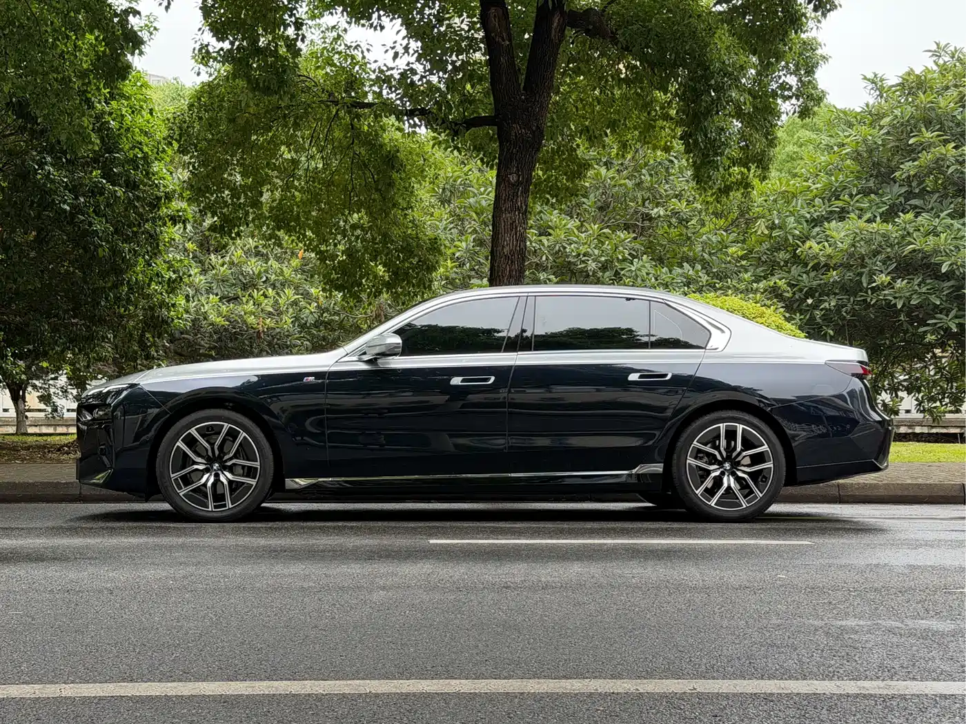 BMW 7 Series 2023 Model 735Li M Sport Package фото 7