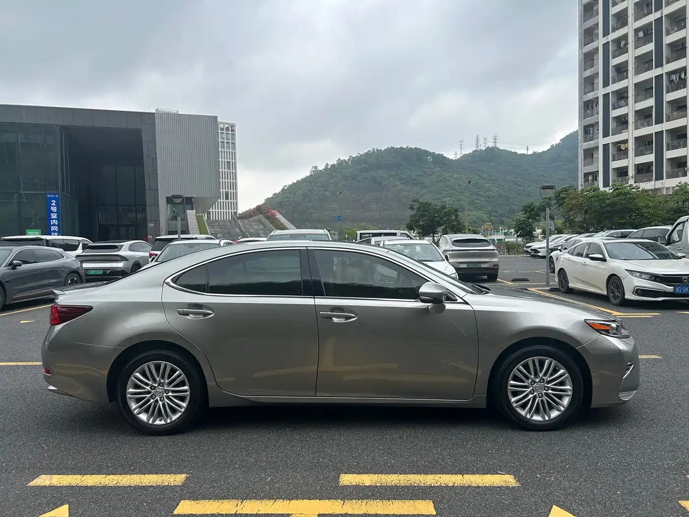 Lexus ES 2015 200 Elite Edition фото 4