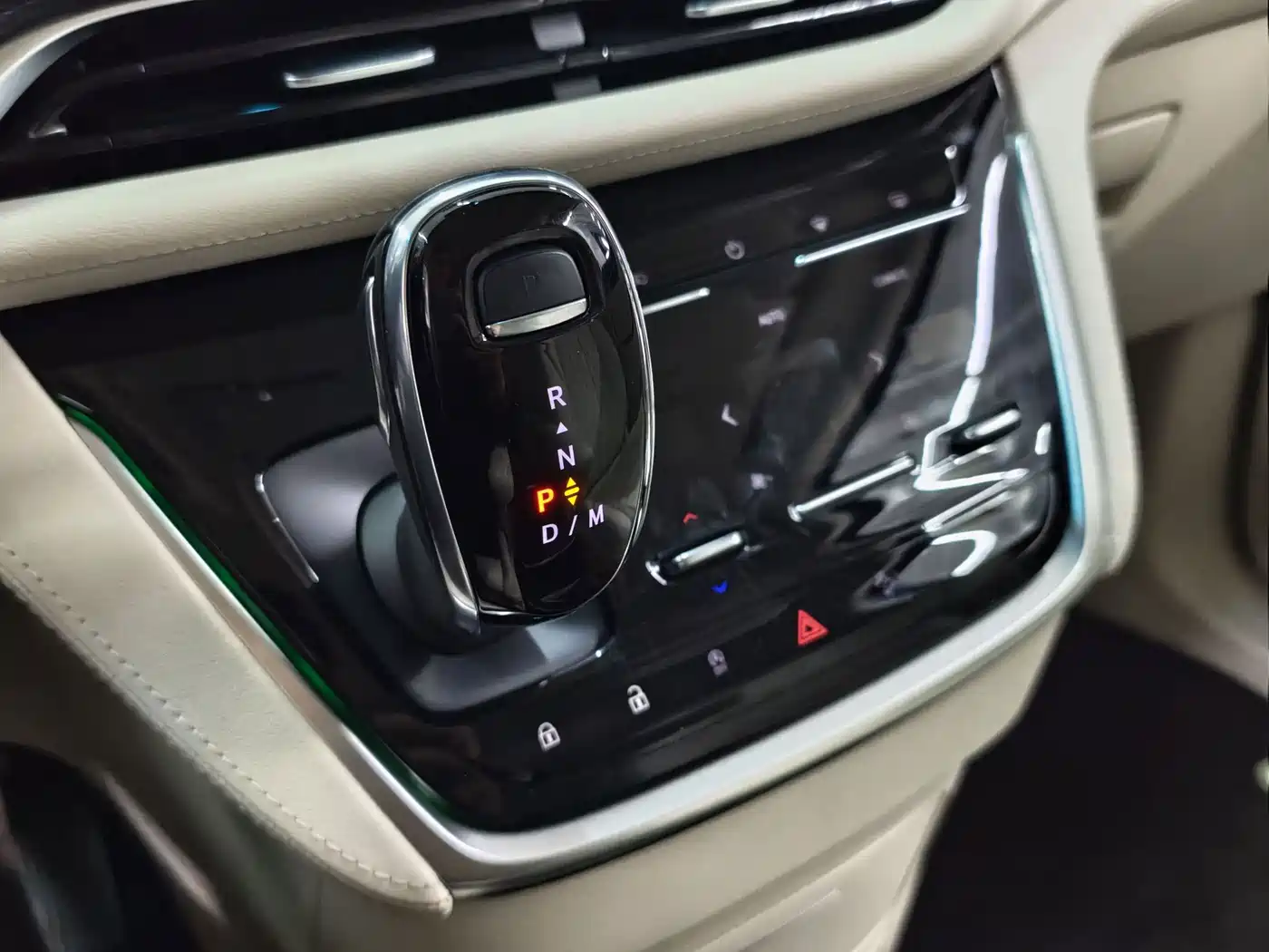 Photo 14 - Buick GL8