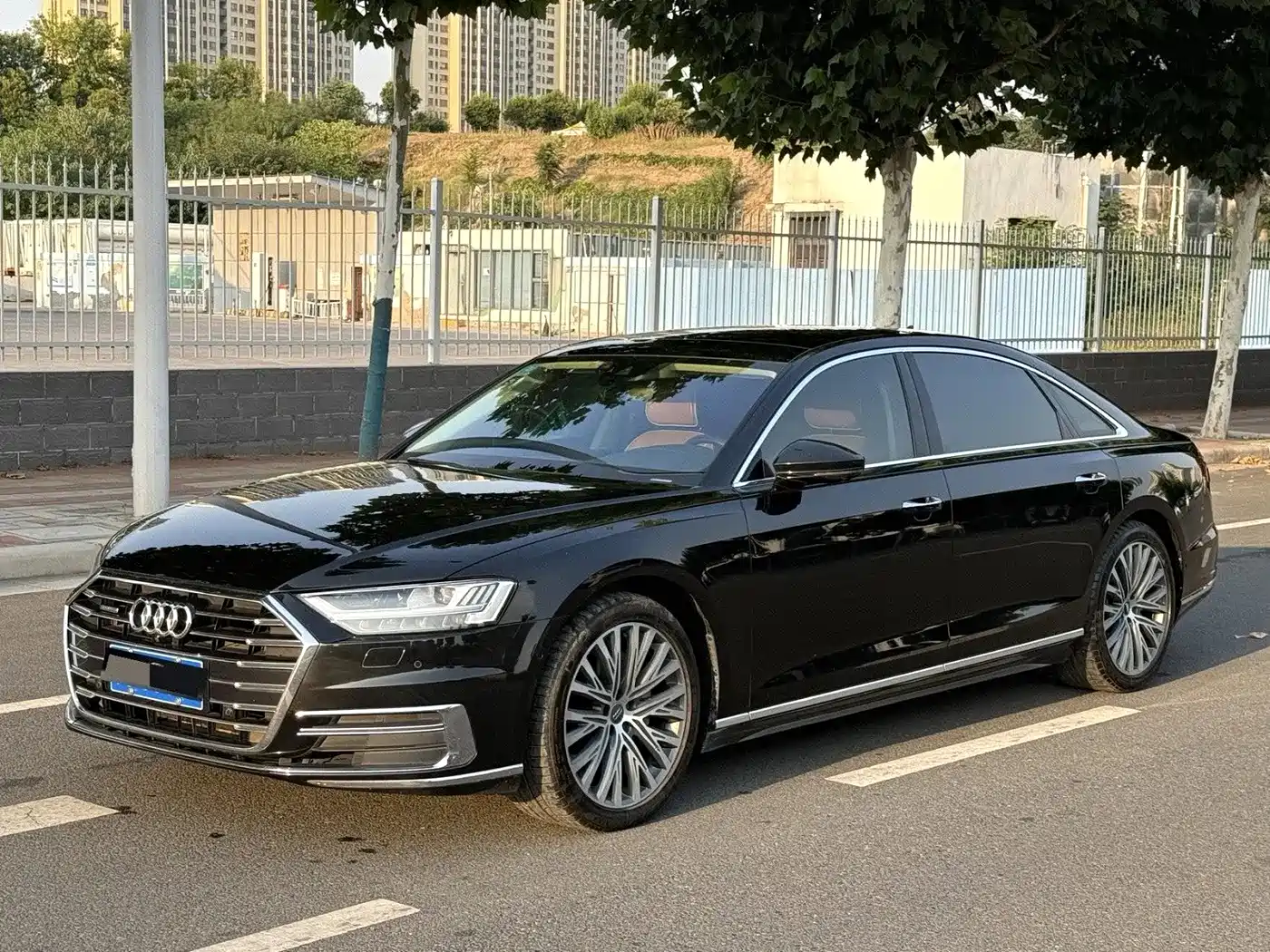Фото 1 - Audi A8