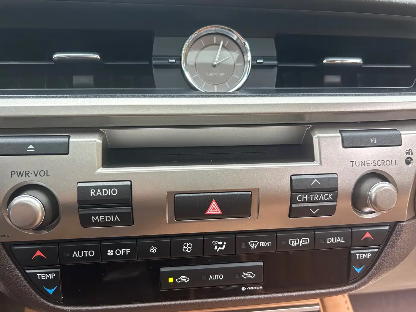Lexus ES 2015 200 Elite Edition фото 17