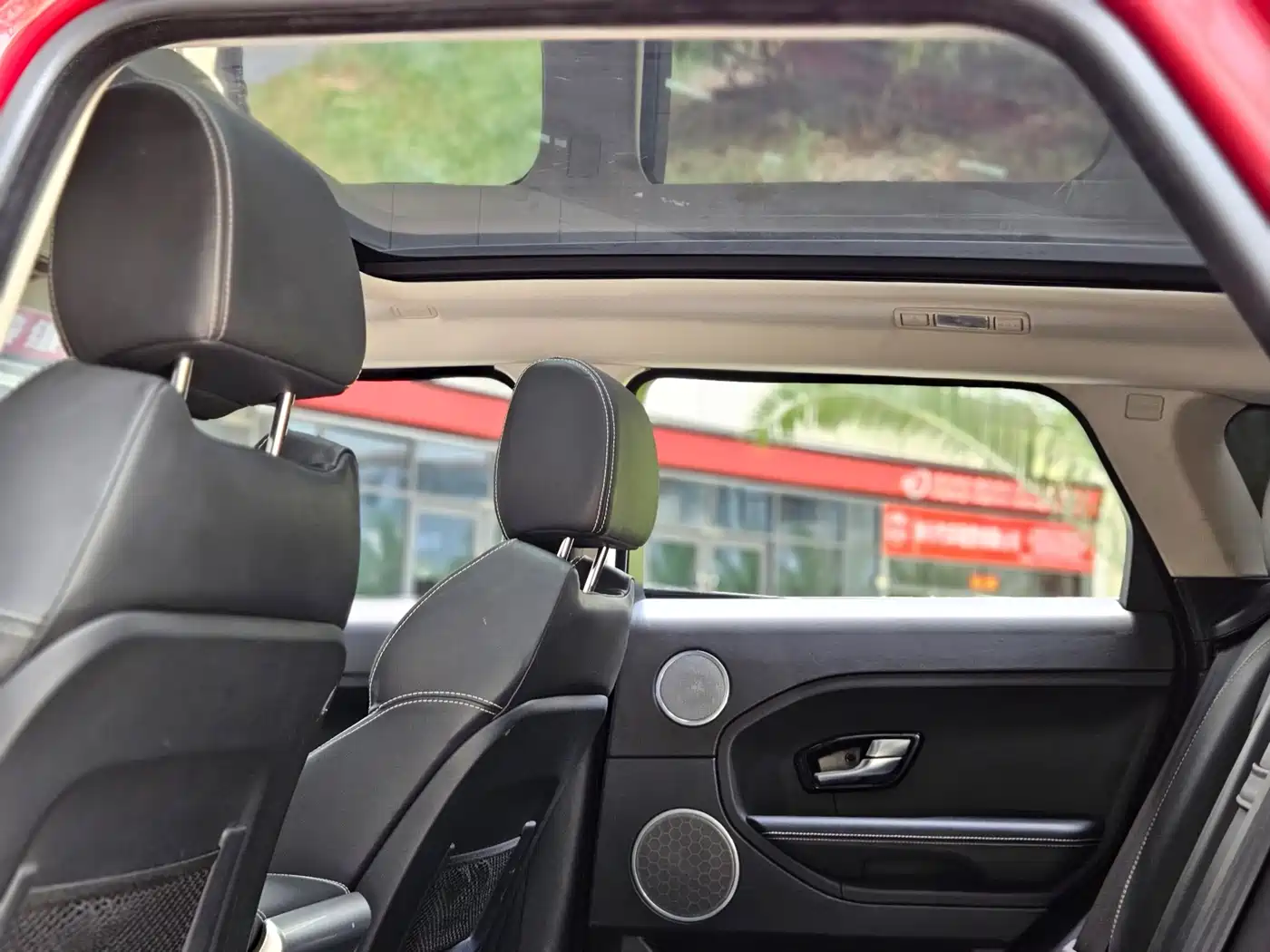 Land Rover Range Rover Evoque (Import) 2012 2.0T 5-door Dynamic Edition фото 18