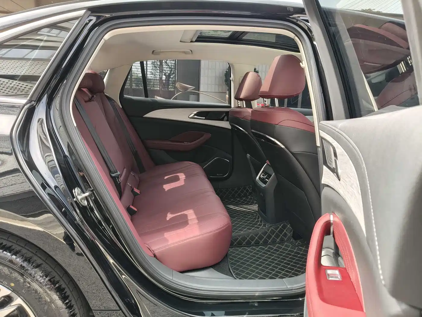 Hongqi H5 2025 2.0T Automatic Qixiang 500,000 Units Commemorative Edition фото 13