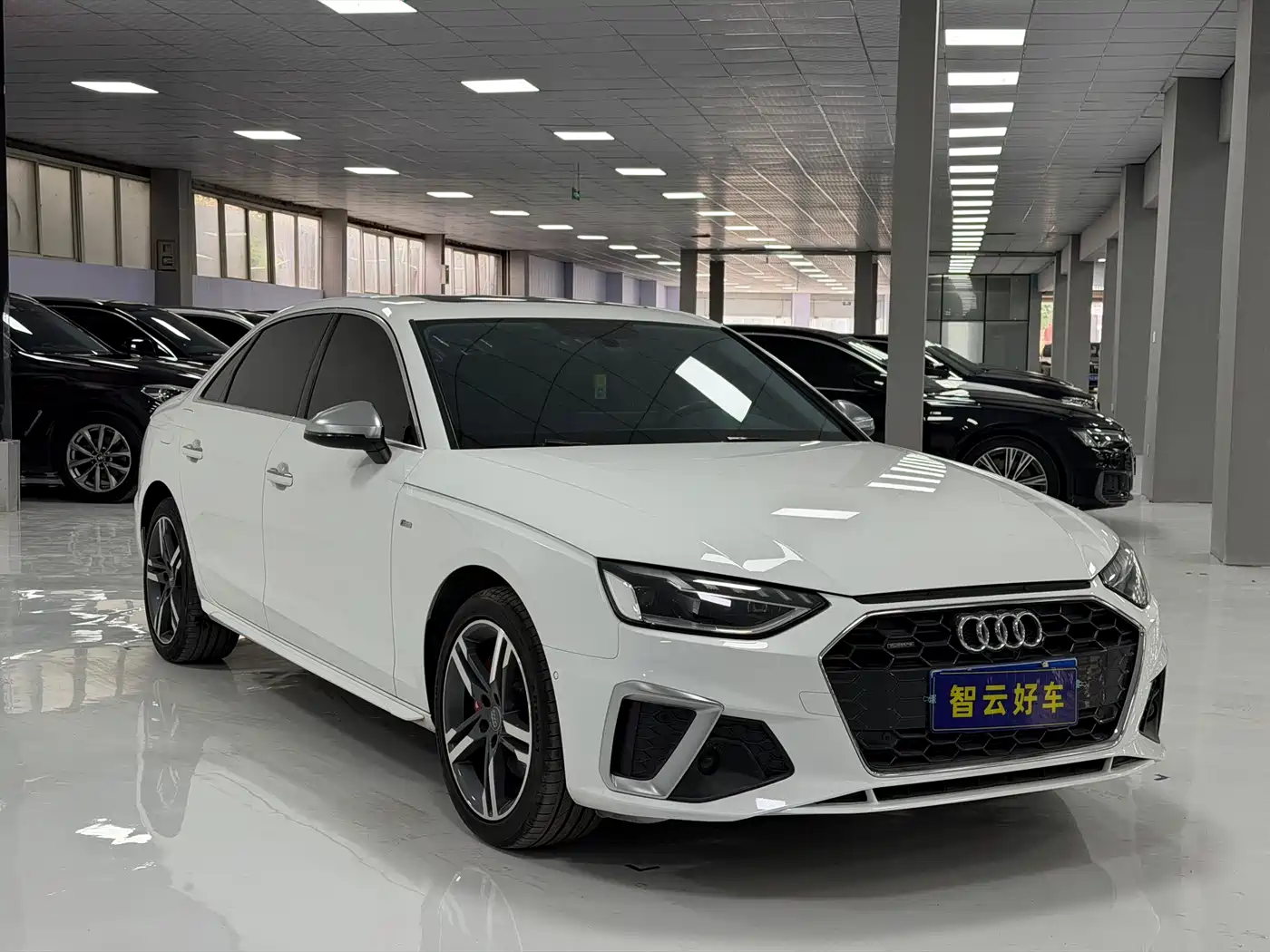 Audi A4L 2020 40 TFSI quattro Luxury Dynamic фото 3