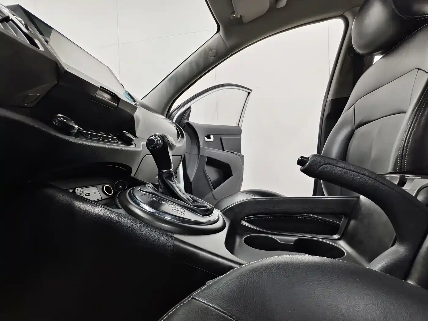 Kia Sportage 2015 2.0L Automatic 2WD GL фото 12