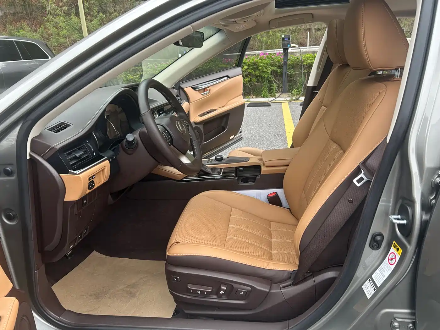 Lexus ES 2015 200 Elite Edition фото 10