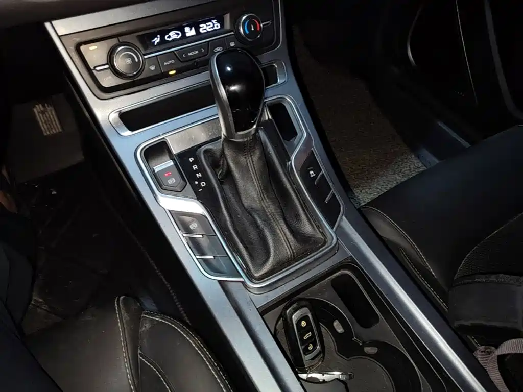 Фото 14 - Geely Emgrand
