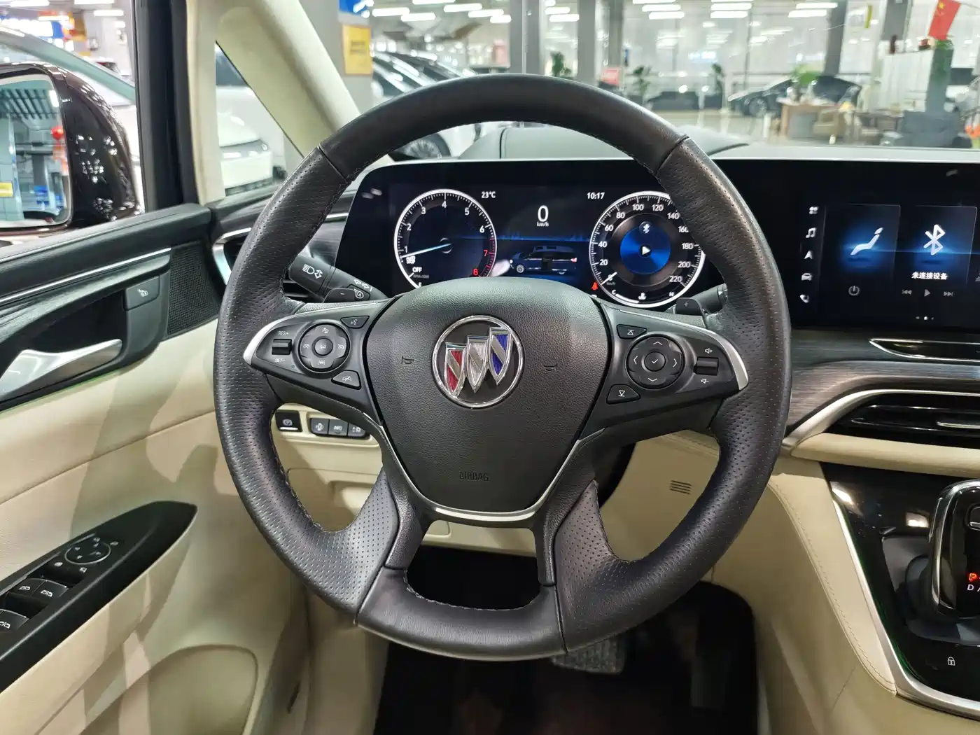 Photo 13 - Buick GL8