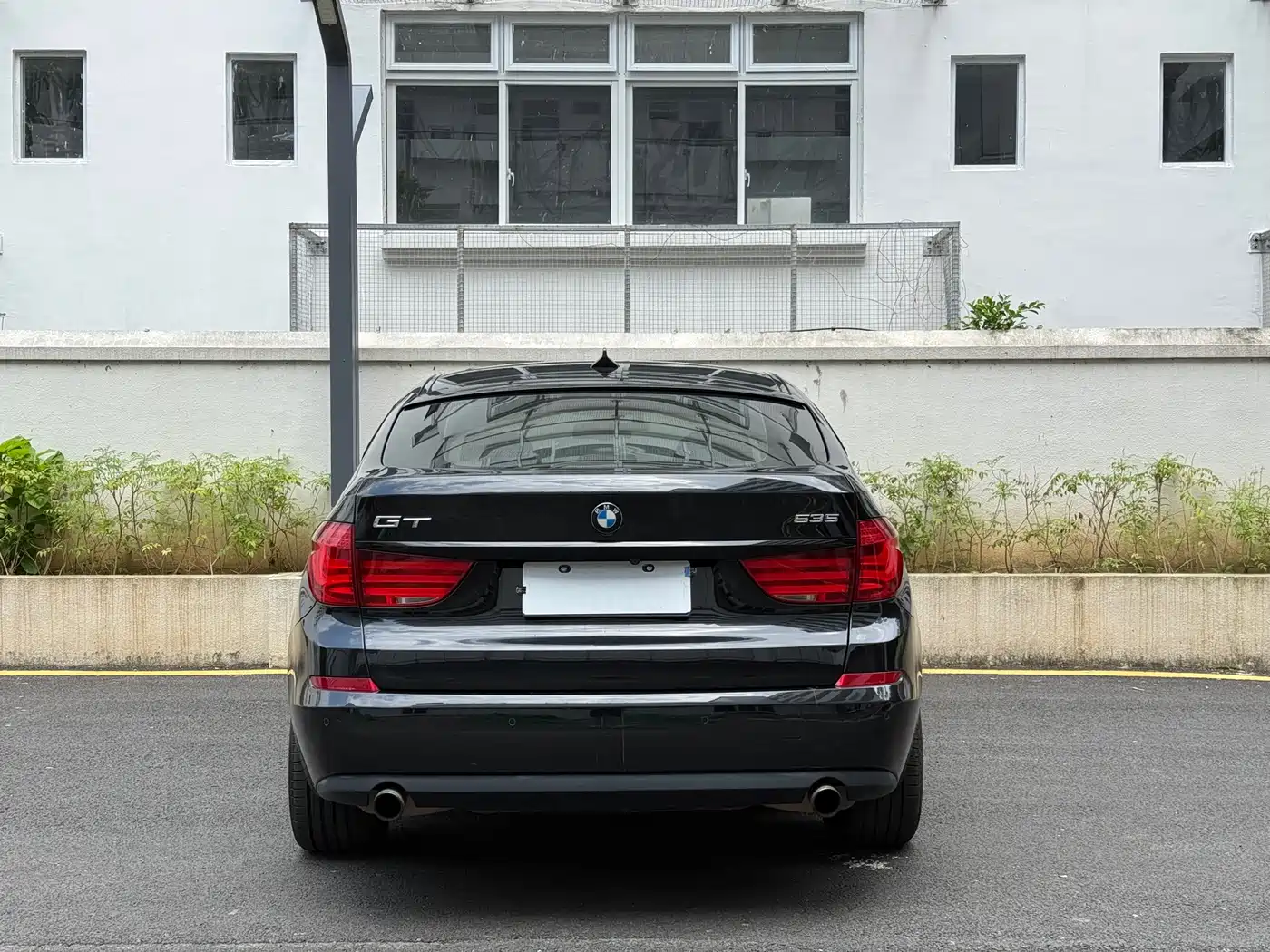 BMW 5 Series GT 2010 535i Luxury Model фото 9
