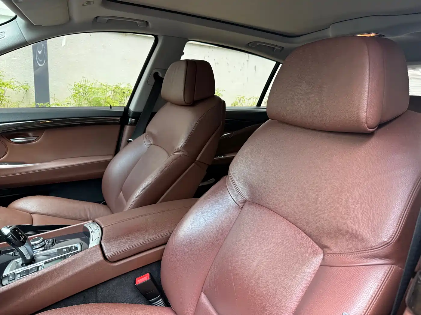 BMW 5 Series GT 2010 535i Luxury Model фото 14