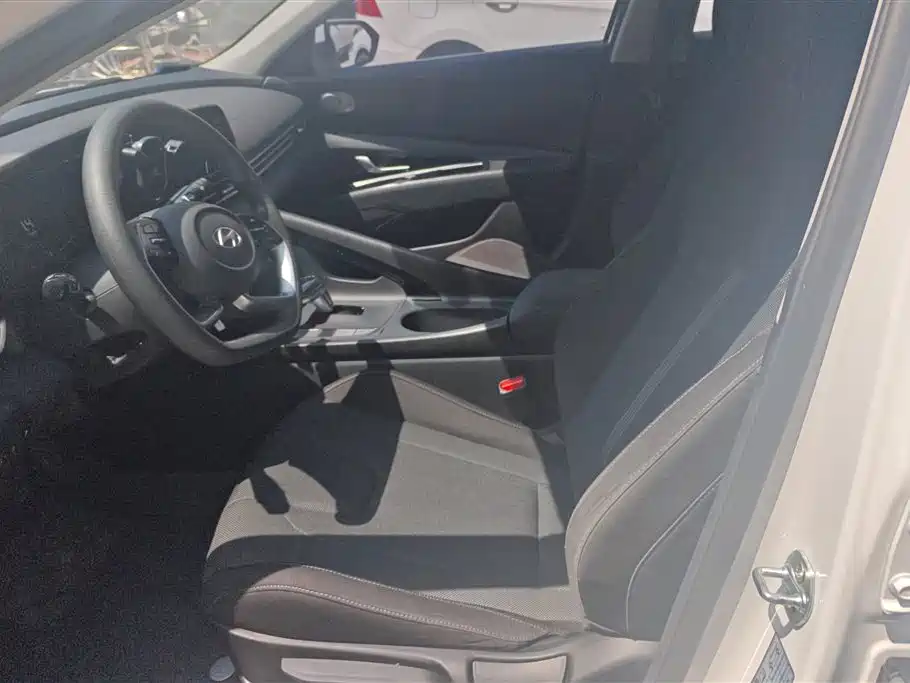 MODERN ELANTRA