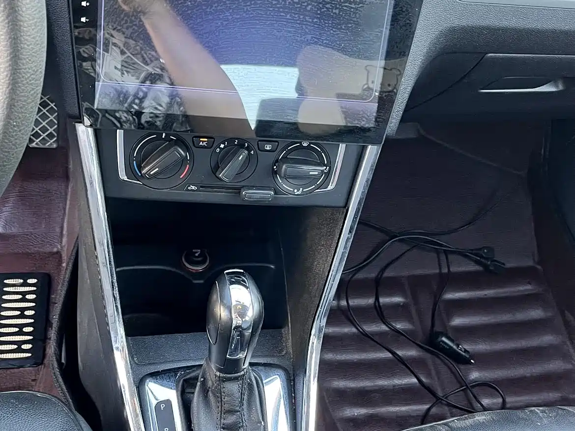 Volkswagen Jetta 2015 1.6L Auto Comfort фото 10