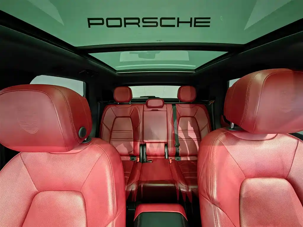 Photo 8 - Porsche Cayenne
