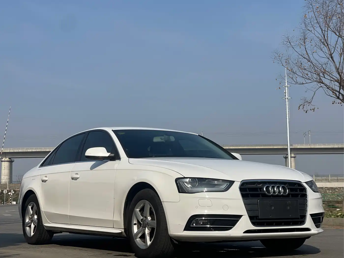 Audi A4L 2013 35 TFSI Automatic Standard фото 3
