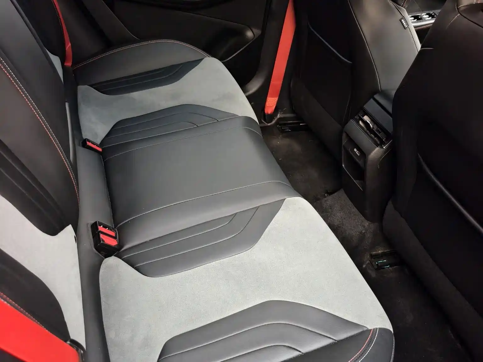 Фото 6 - Geely Binrui