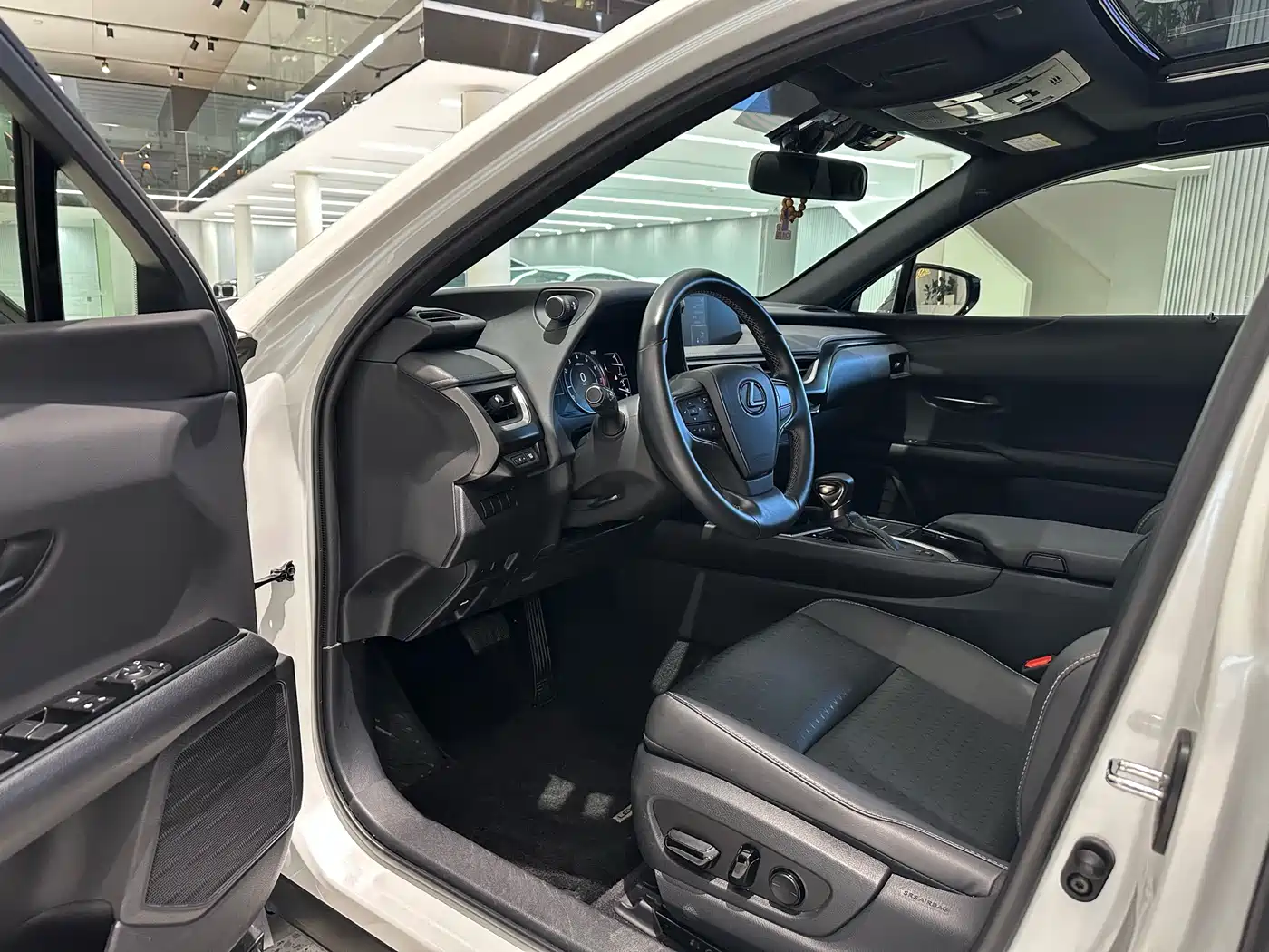 Lexus UX 2020 200 Special Edition фото 11